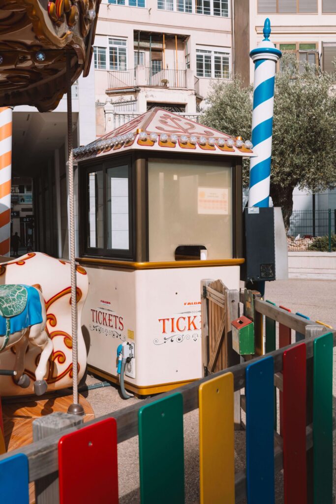 How to save money on theme park tickets for family days out.
